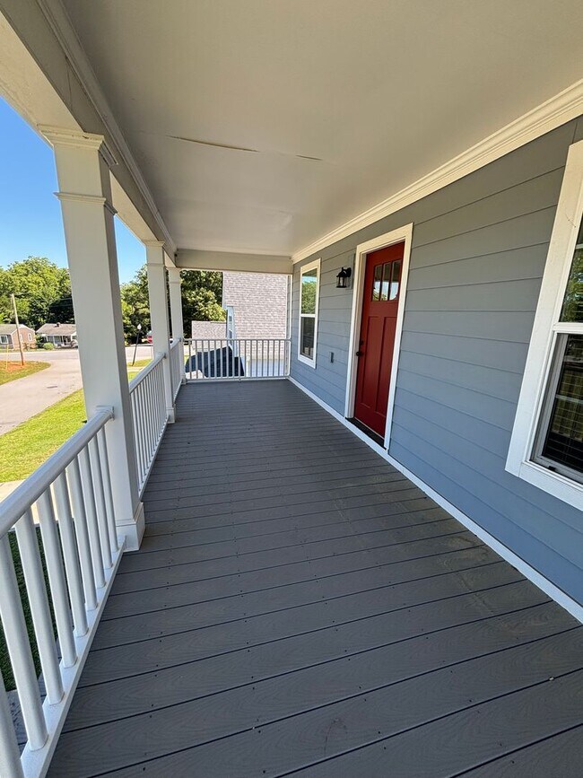 Building Photo - Beautiful 3 Bedroom, 2 Bathroom Stacked Duplex in Anderson, SC