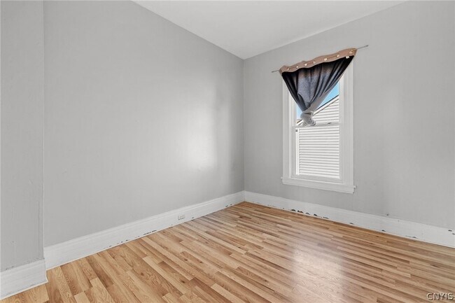Building Photo - 319 Merriman Ave