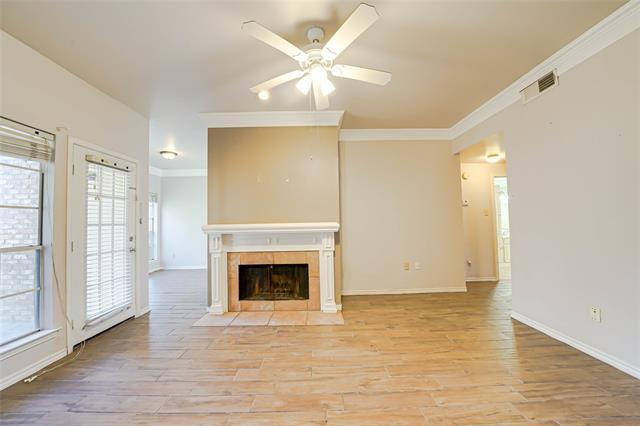 Building Photo - 3550 Country Square Dr