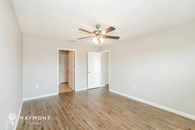 Building Photo - 4 Bedroom Updated Tampa Home
