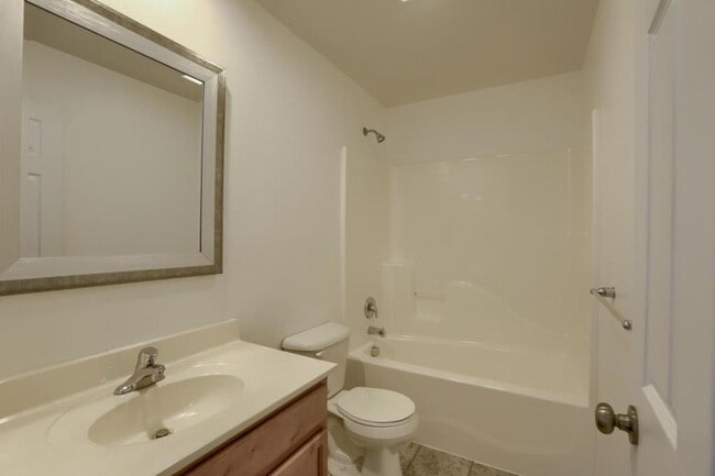 Building Photo - 3030 Meridian Cmns