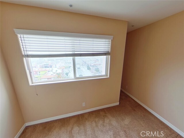Building Photo - 700 N Hill Pl