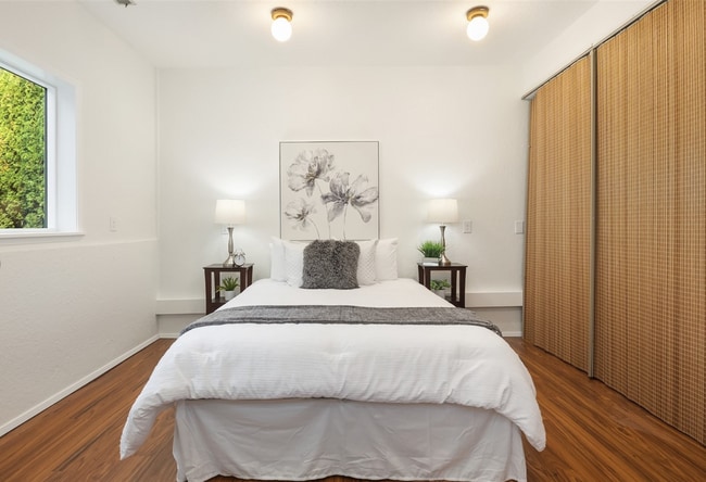 Building Photo - 18811 SE 42nd St