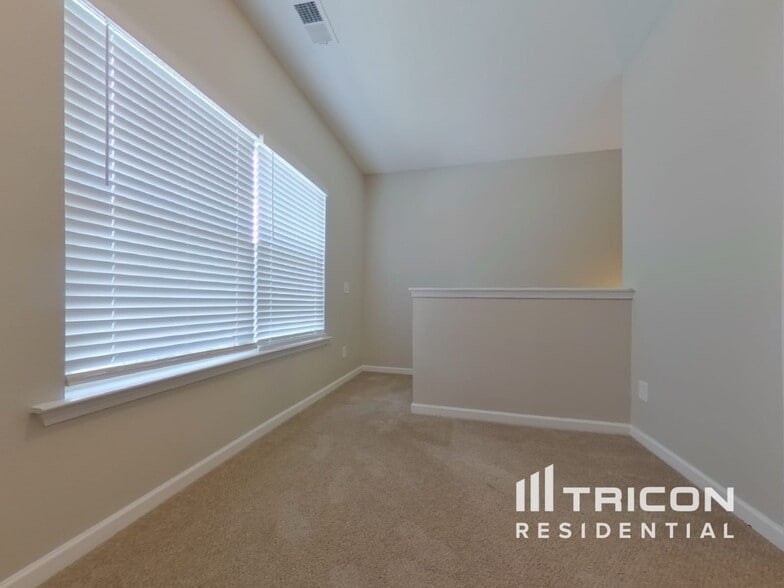 Building Photo - 307 Arbor Cir
