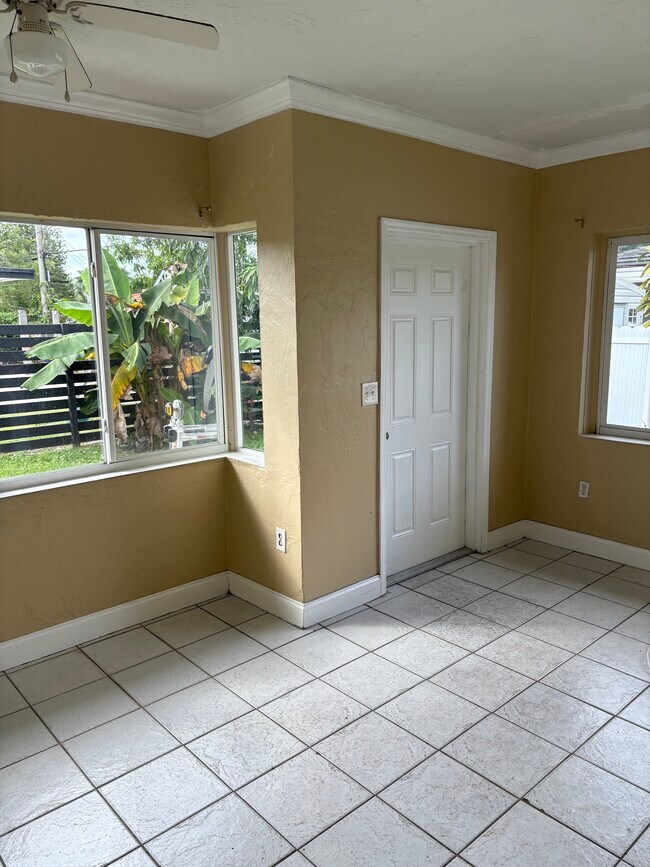 Building Photo - 277 NE 111th St