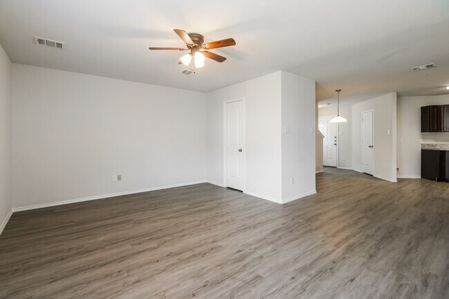 Building Photo - 405 N Meadows Dr