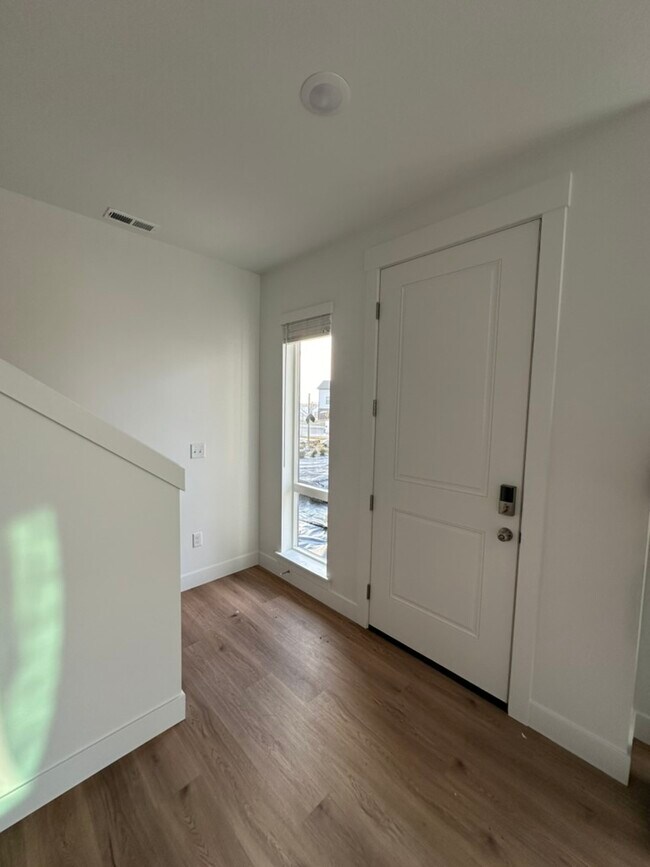 Building Photo - 33 N 460 W