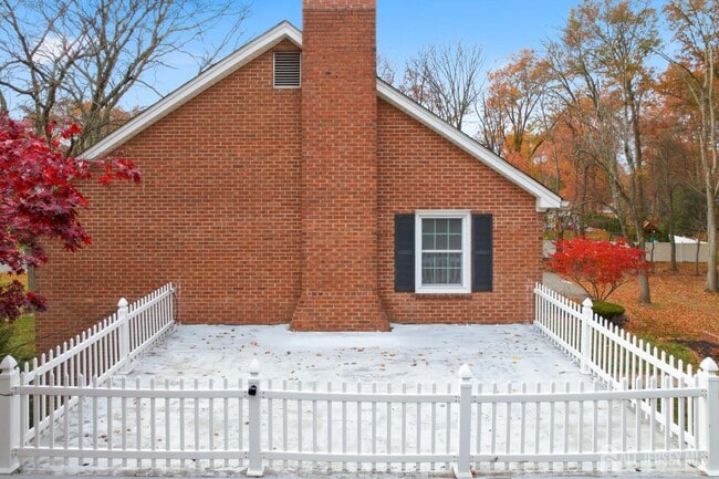 Building Photo - 28 Southfield Rd