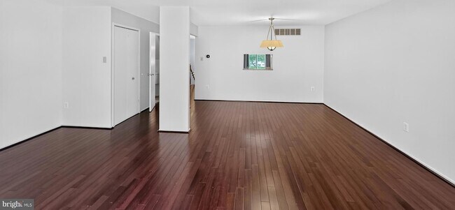 Building Photo - 9814 Rainleaf Ct