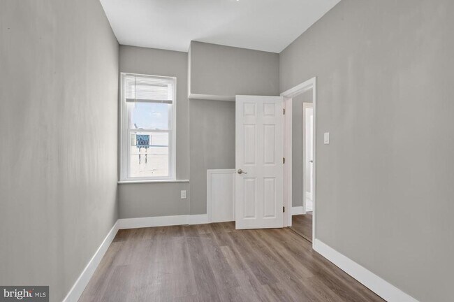 Building Photo - 2422 S Iseminger St