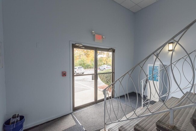 Building Photo - 1560 Douglas Ave