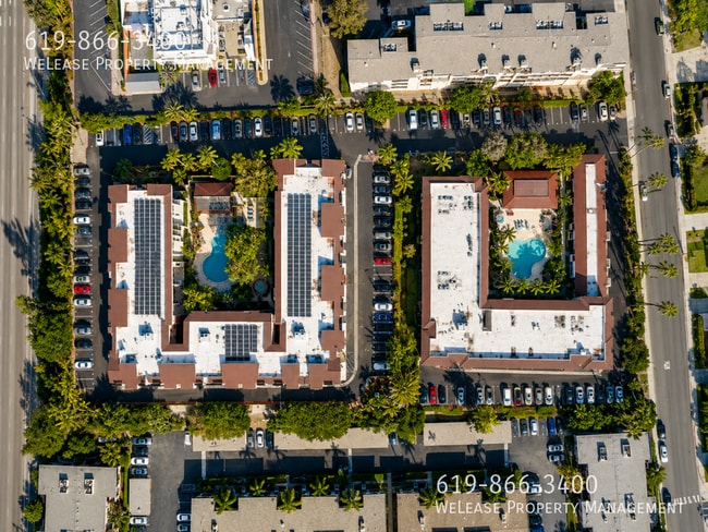 Building Photo - 6930 Hyde Park Dr
