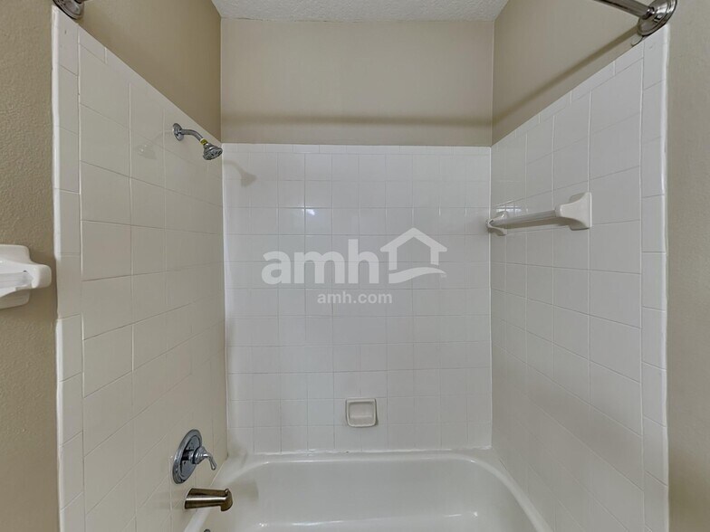 Building Photo - 513 Spring Leap Cir