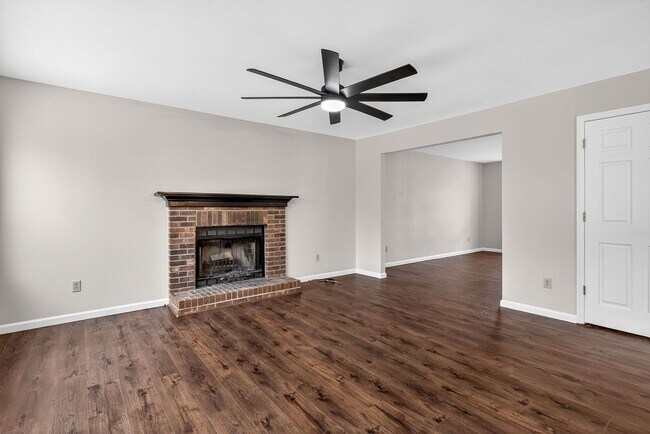 Building Photo - NEWLY RENOVATED HOME