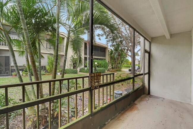 Building Photo - 150 Pineview Rd