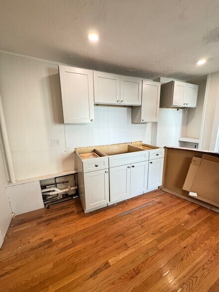 Building Photo - 19 Rockview St
