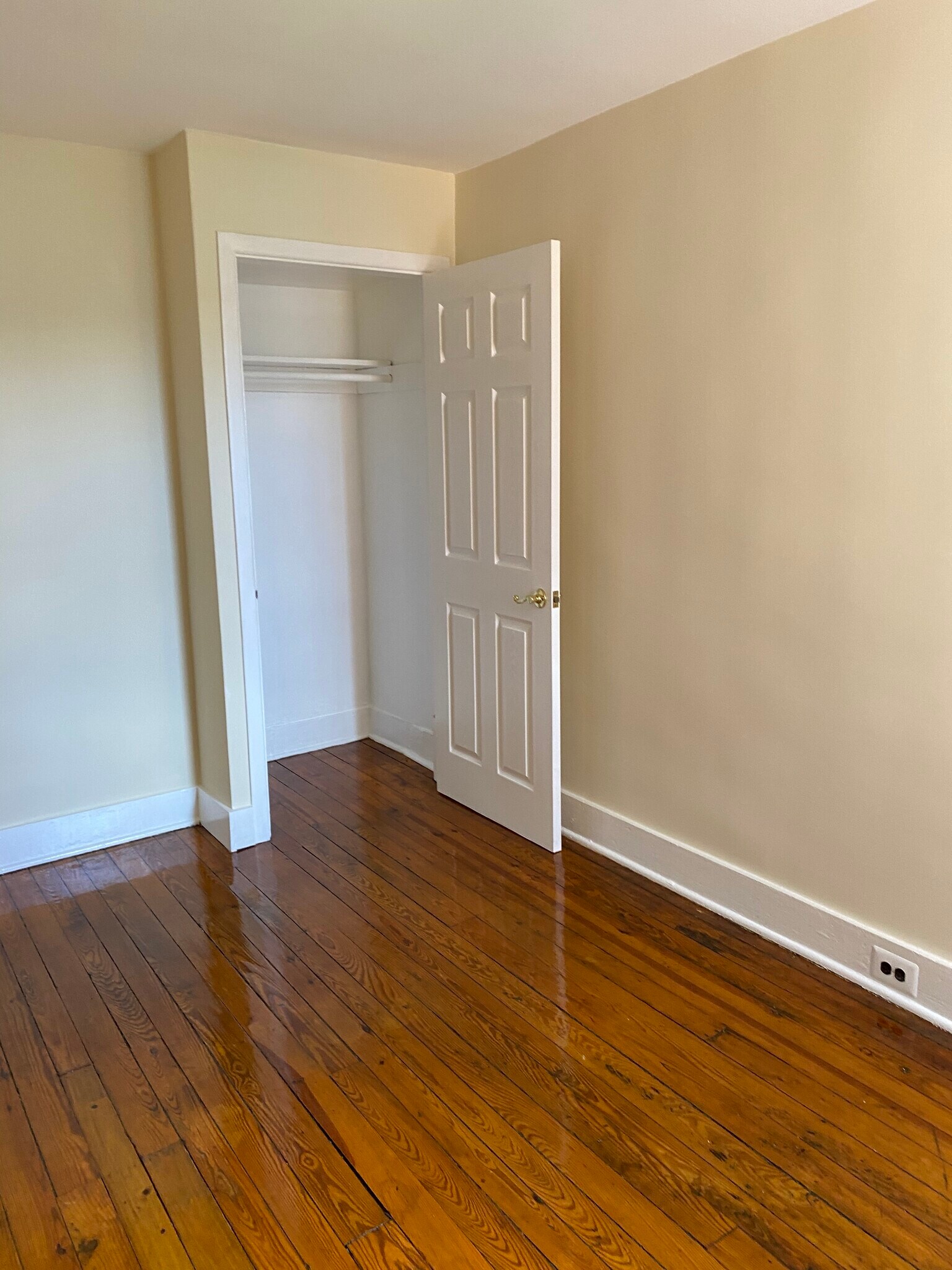 Middle Bedroom - 705 Bunnecke Ave