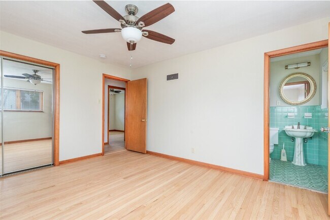 Building Photo - 9715 Grantview Dr