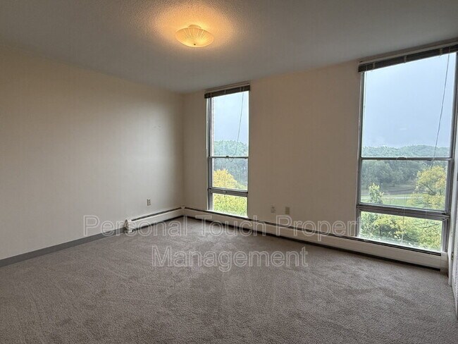 Building Photo - 501 7th St S