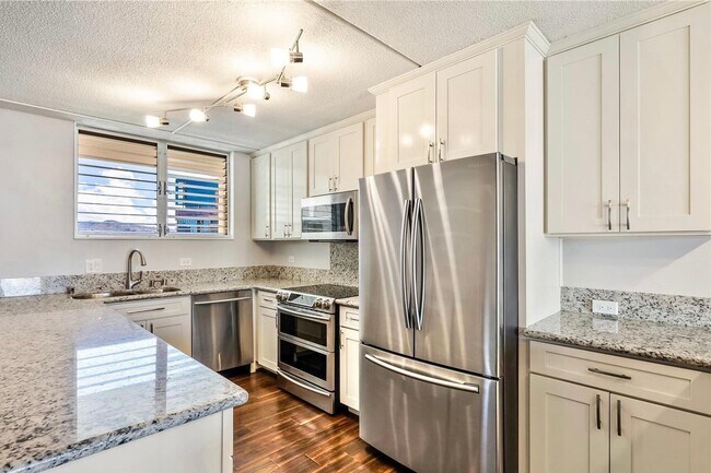 Building Photo - Great Location Awesome View and Amenities | 2-Bed 2-Bath 1-Parking