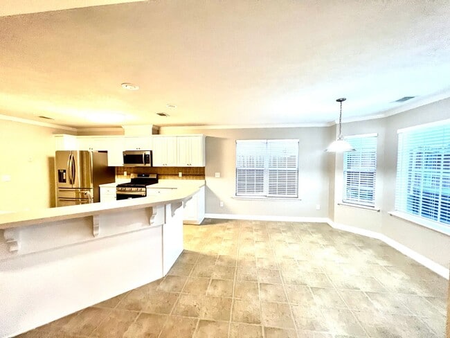 Building Photo - 702 Wickham Dr
