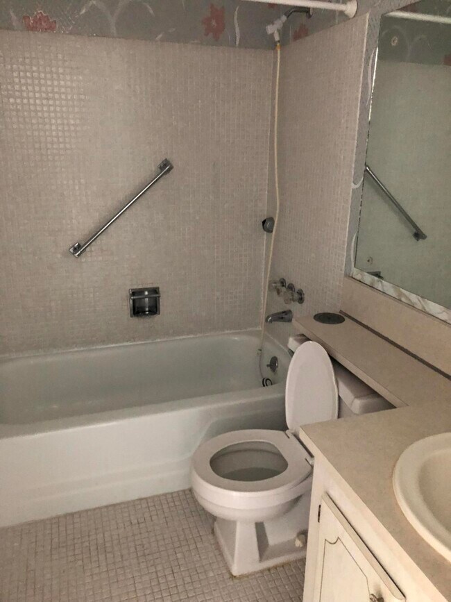 Building Photo - 227 Norwich J