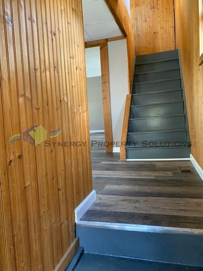 Building Photo - Rental Available!