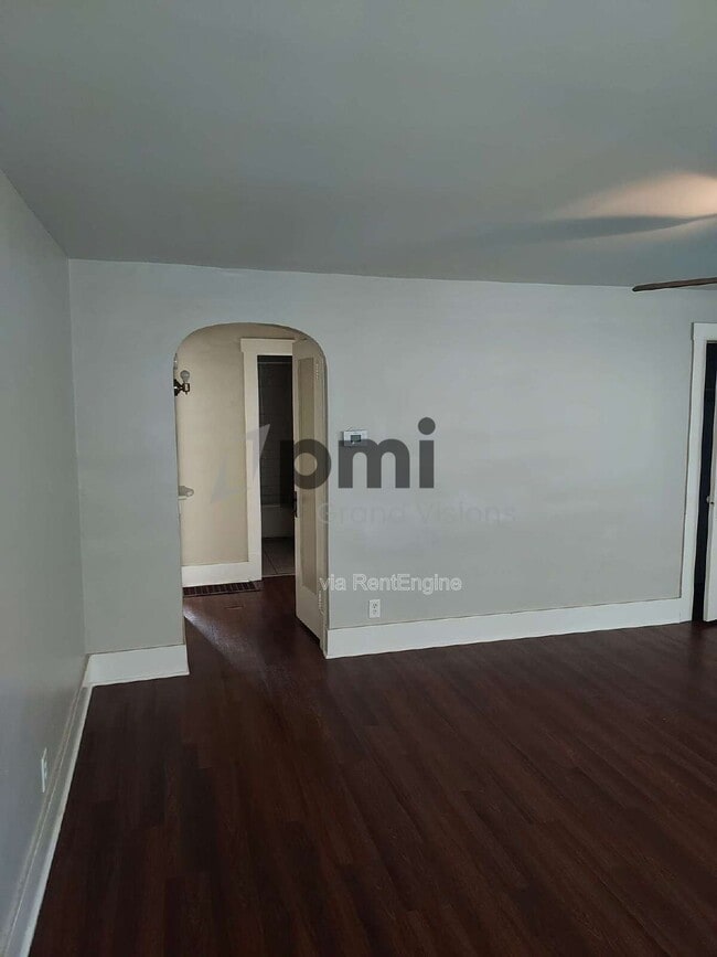 Building Photo - 1609 E Johns Ave
