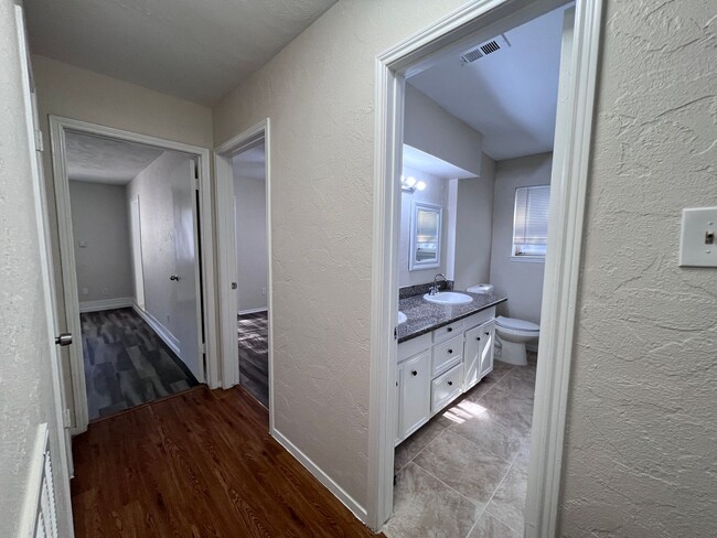 Building Photo - 4 Bedroom 2 Bathroom in Northwest Houston ...