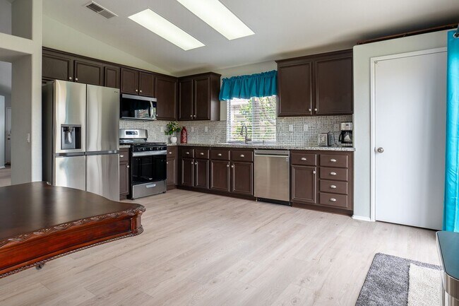 Building Photo - 49780 Jade Way