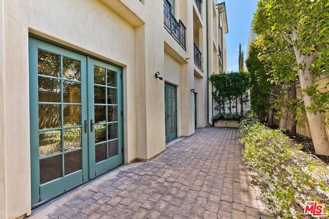 Building Photo - 225 S Hamilton Dr