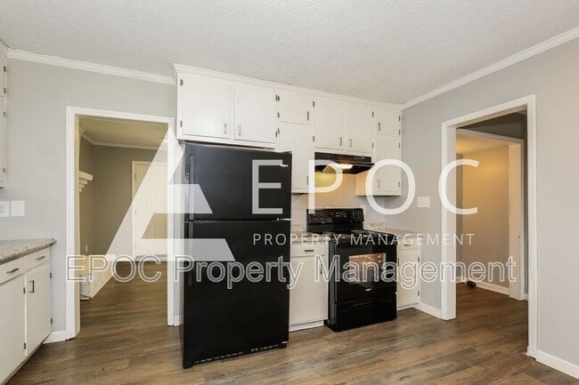 Building Photo - 822 Whitsett Ave