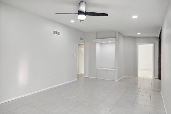 Building Photo - 1612 E Gaylon Dr