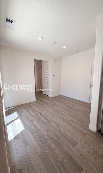 Building Photo - 7912 Titan Dr