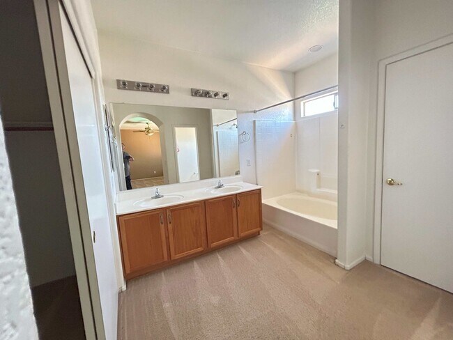 Building Photo - MOUNTAIN VISTA RANCH HOME WITH POOL AND SP...