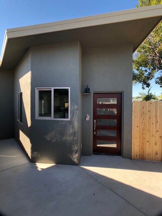 Building Photo - Charming 2-Bedroom Fully Remodeled Home with Giant Yard in the College West Area! |Available Imme...