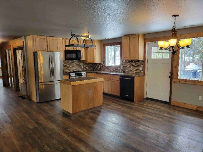 Primary Photo - 55 Keenans Wy