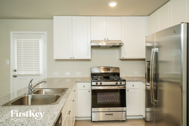 Building Photo - 9806 Littleton Grist