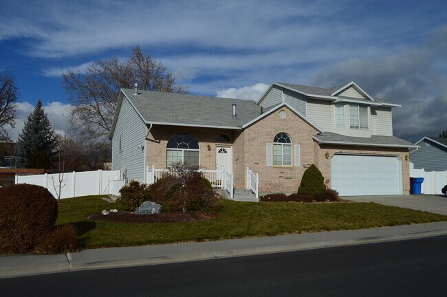 Building Photo - Huge Orem Home in Great Location