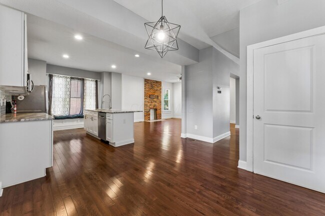 Building Photo - 382 Morrison Ave