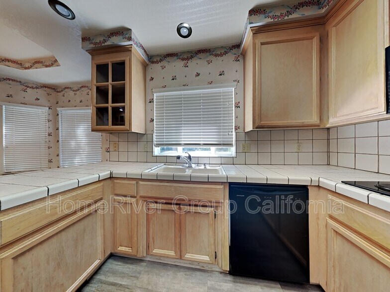 Building Photo - 5137 Sunrise Hills Dr