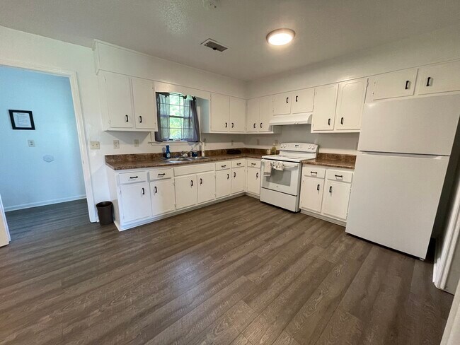 Building Photo - 76 Glenbrook Dr