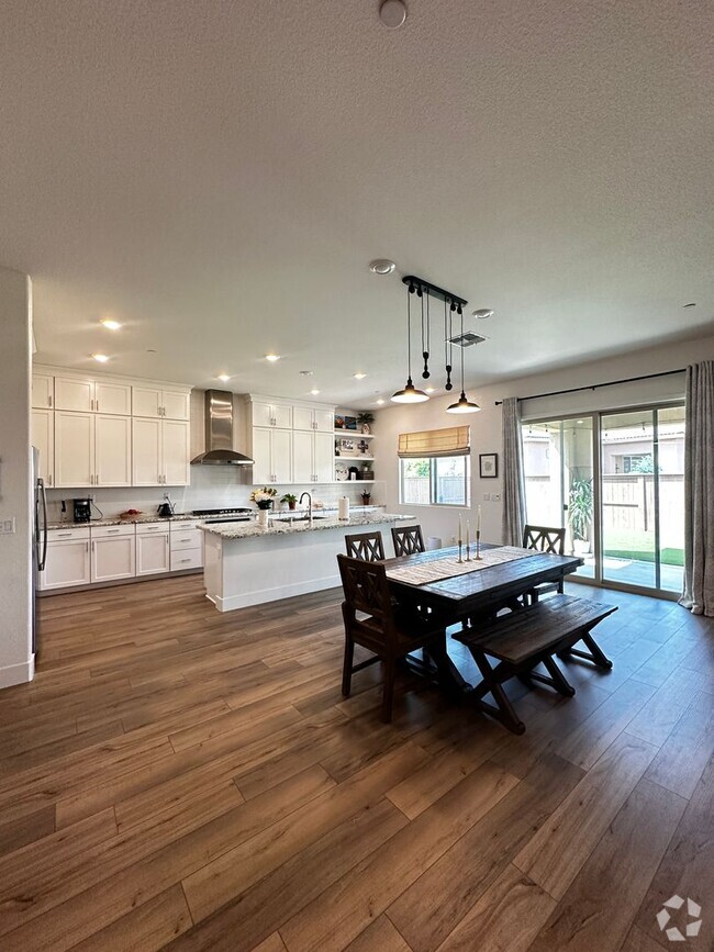 Building Photo - Single-story home in Spring Lake