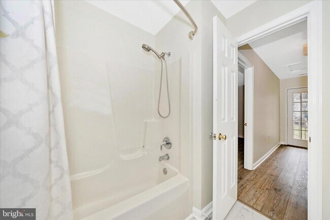 Building Photo - 6634 Rockridge Rd