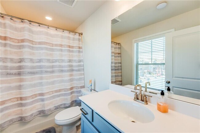 Building Photo - 1634 Halbrook Pl SW