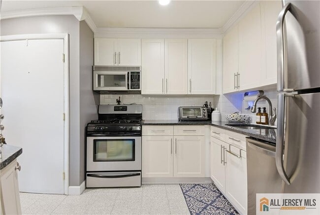 Building Photo - 1210 Cricket Ln