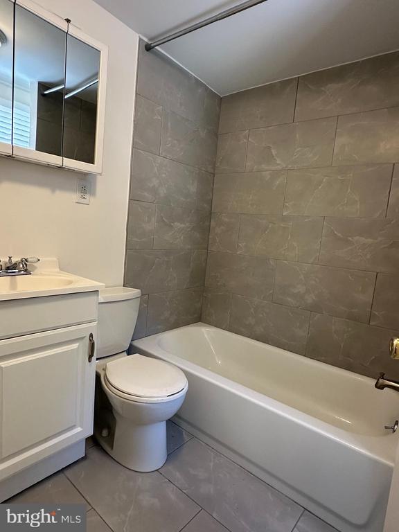 Building Photo - 1220 Pine St