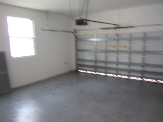 Building Photo - 909 NW 18th Ave