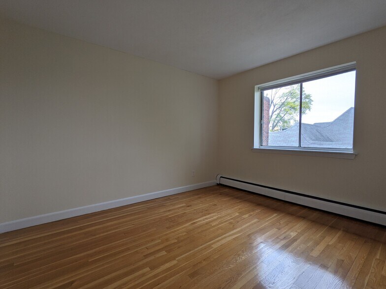 Building Photo - 75 Gardner St