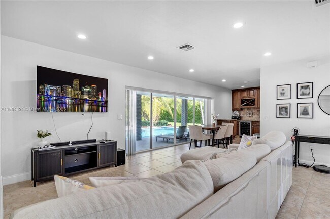 Building Photo - 15400 SW 84th Ave
